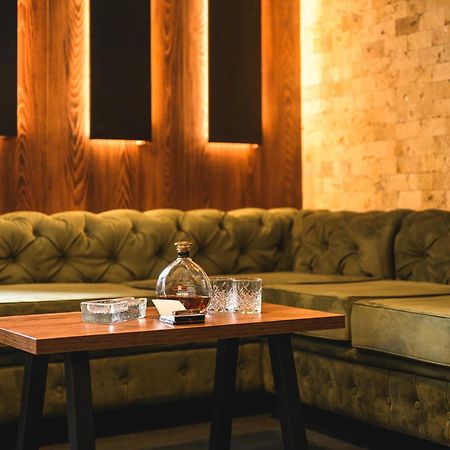 威灵戈拉德大酒店 韦林格勒 外观 照片 The interior of the bar
