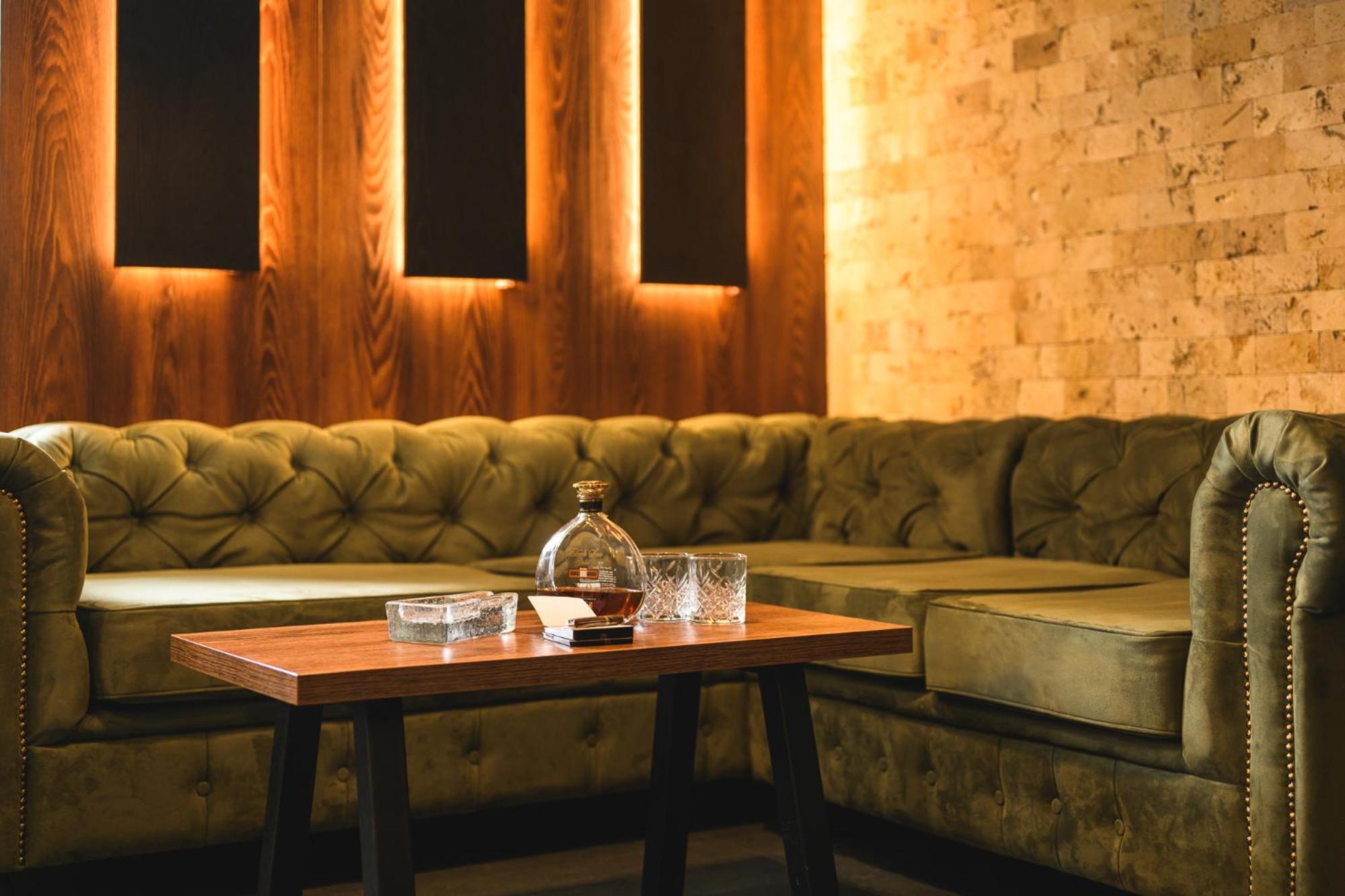 威灵戈拉德大酒店 韦林格勒 外观 照片 The interior of the bar