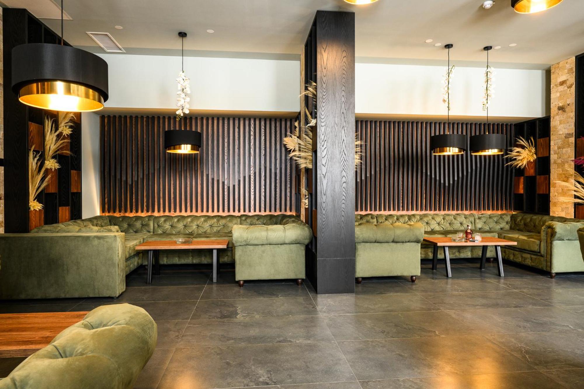 威灵戈拉德大酒店 韦林格勒 外观 照片 Interior of the restaurant