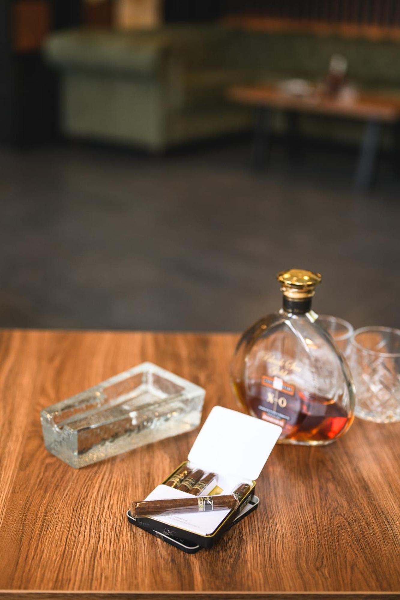 威灵戈拉德大酒店 韦林格勒 外观 照片 A bottle of cognac